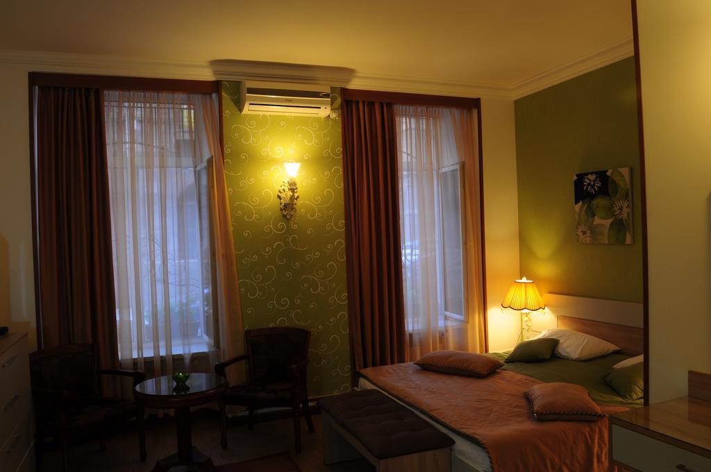 יירבאן Azoyan Guest House מראה חיצוני תמונה