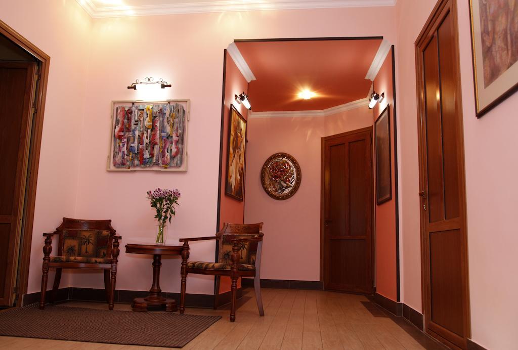 יירבאן Azoyan Guest House מראה חיצוני תמונה